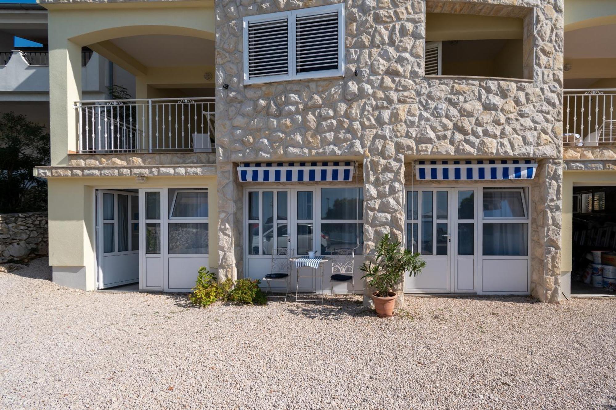 Apartments By The Sea Mandre, Pag - 4092 科兰 外观 照片